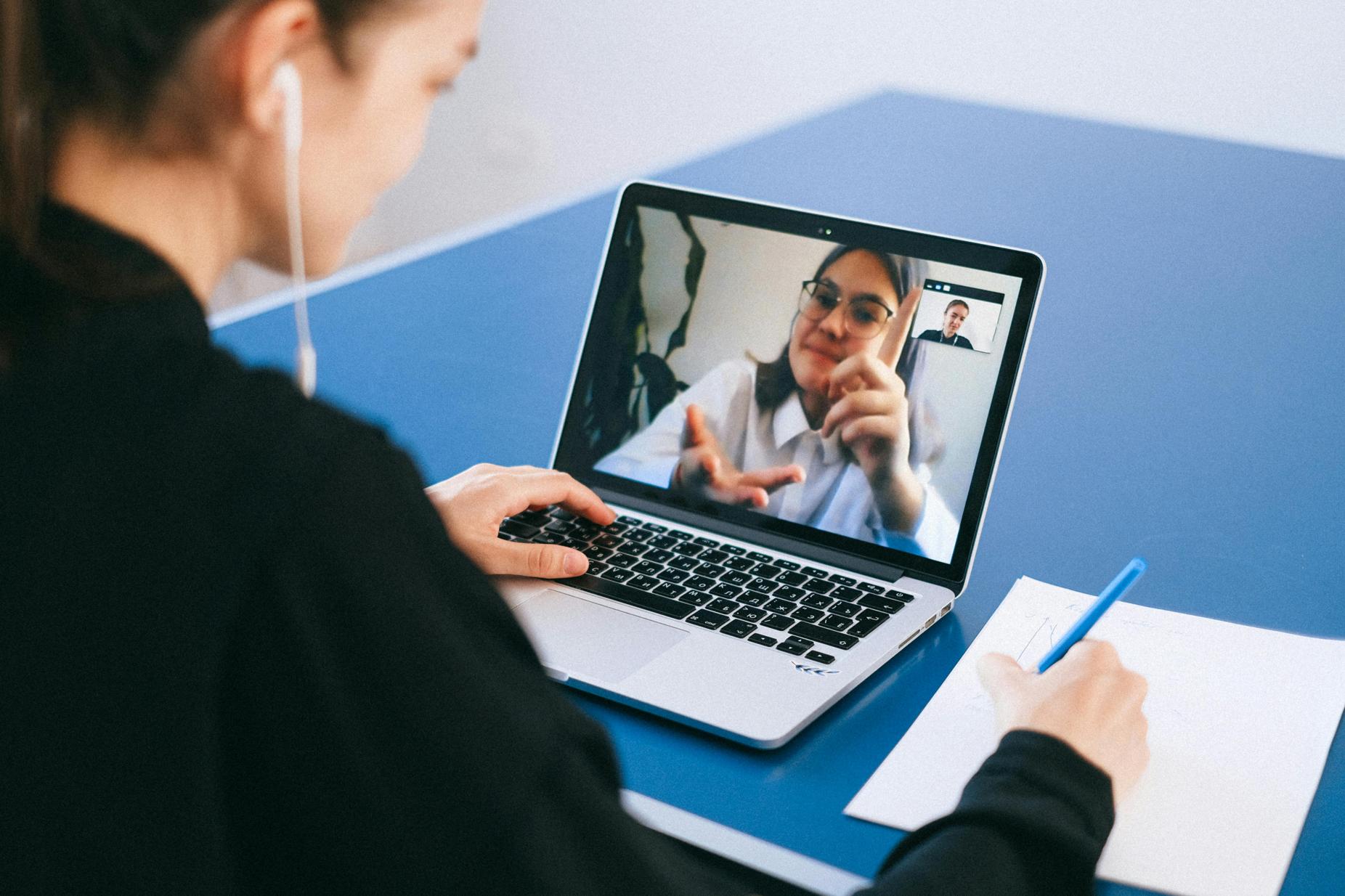 how to connect samsung earbuds to laptop
